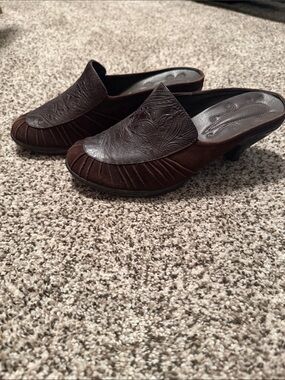 Tretorn Dark Brown Embossed Leather & Suede Mules